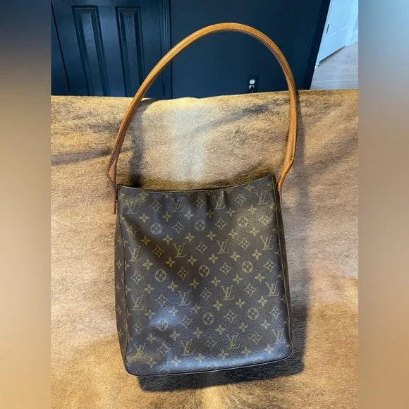 LOUIS VUITTON Looping GM Shoulder Bag - Picture 1 of 6